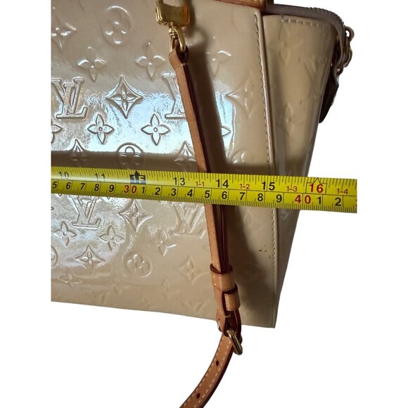 LOUIS VUITTON Beige Poudre Monogram Vernis Brea MM Bag - Picture 3 of 16